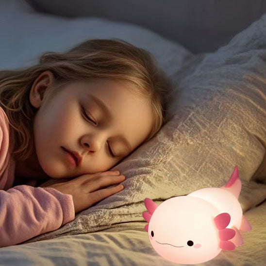 veilleuse bébé axolotl fillette dort avec 