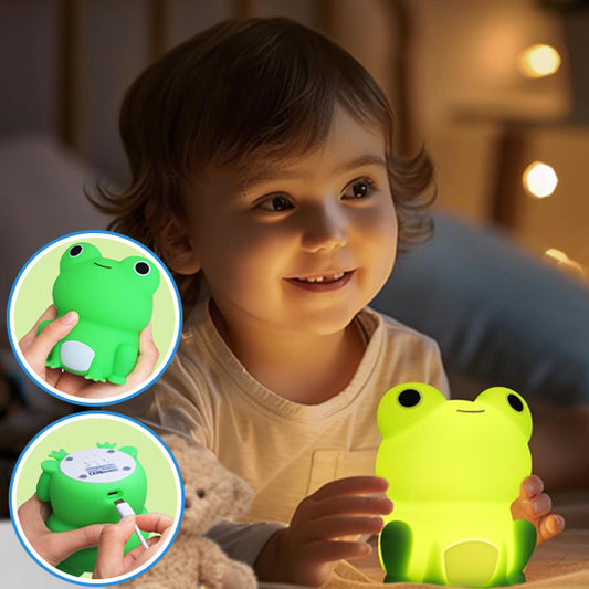 veilleuse bébé garçonnet heureuse arrête en mains