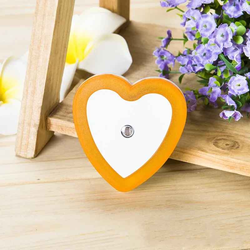 veilleuse bébé en cœur orange éteinte